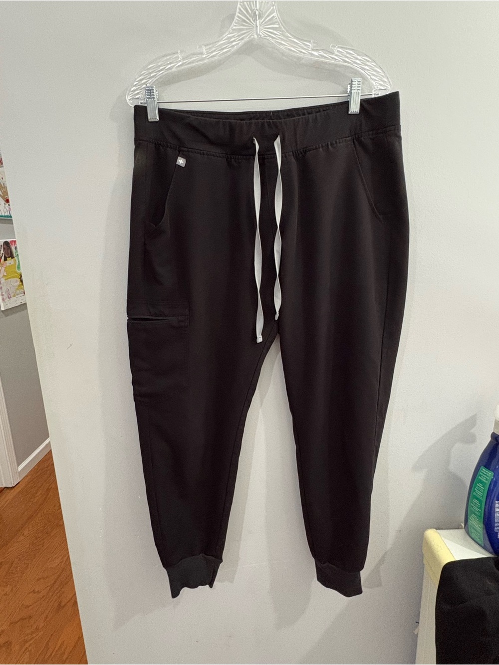 Women’s Figs high rise jogger scrub pants, size Large